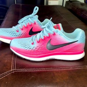 Size 7 Nike shoes. Used but in good condition.